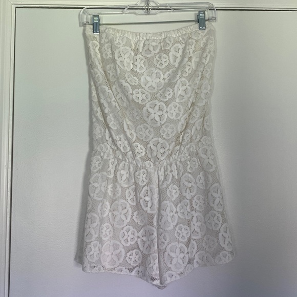 White Lace Lilly Pulitzer Romper - Picture 1 of 6